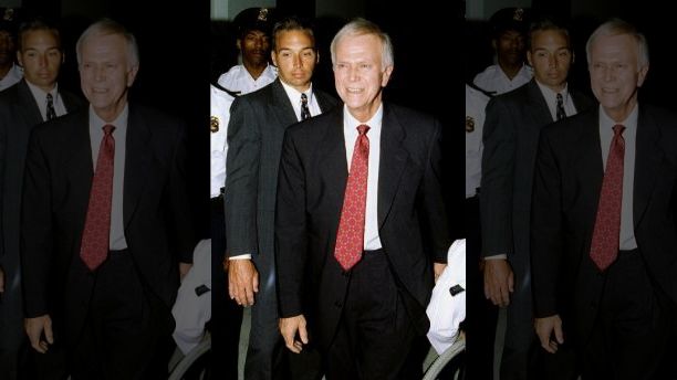 Sen Bob Packwood is escorted by security as he arrives at his Capitol Hill office after he announced his resignation from the Senate, Sept. 7. The Senate Ethics Committee had recommended Packwood's expulsion on sexual and official misconduct charges - PBEAHUNDIDN