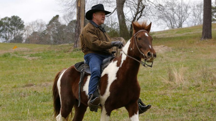 Embattled Republican candidate for Senate casts ballot in Gallant, Alamba.